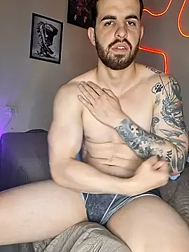 Snapshot of leoxxxgato chatting on April 28, 7:07 pm leoxxxgato online show from April 28, 7:07 pm
