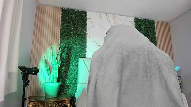 Snapshot of ianrice chatting on April 18, 7:07 pm ianrice online show from April 18, 7:07 pm