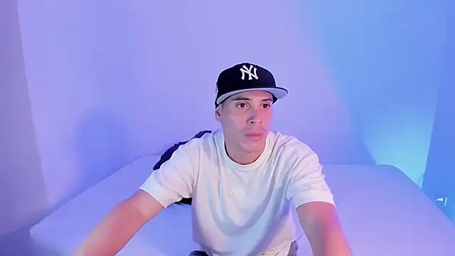 Axel  fierro online show from April 6, 7:48 pm