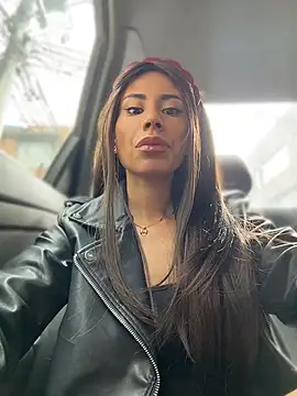 AlmaSajor  online show from April 16, 1:45 pm