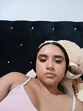 Snapshot of Valentina_Narvaez chatting on June 18, 6:46 pm Valentina Narvaez online show from June 18, 6:46 pm
