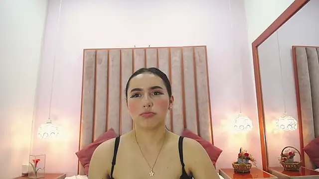 Zoe Monrow online show from April 19, 6:10 pm