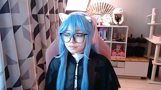 Snapshot of SaxonDibs chatting on June 24, 1:21 pm SaxonDibs online show from June 24, 1:21 pm