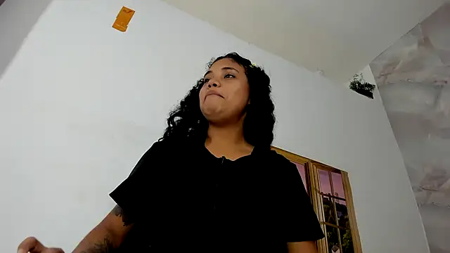 EllyBloom online show from July 5, 1:51 pm
