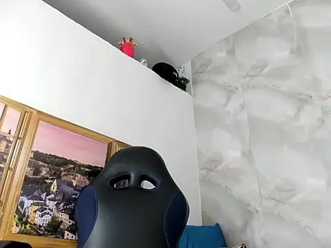 EllyBloom online show from May 22, 1:42 pm