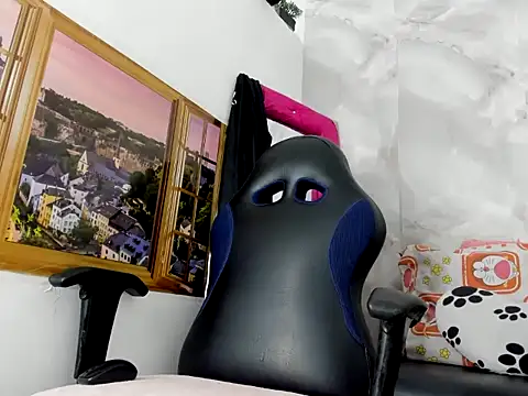 EllyBloom online show from May 8, 1:37 pm