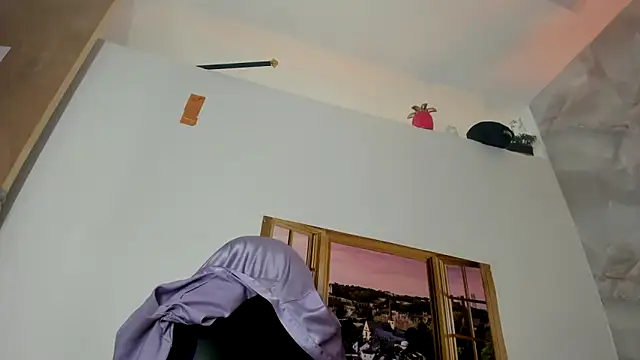 EllyBloom online show from June 2, 1:33 pm