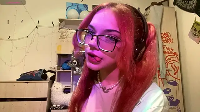 RedHeadCat online show from April 18, 9:37 pm