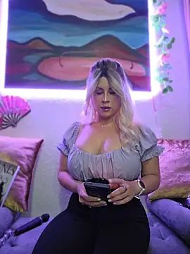 ItsAuroraBorealis online show from May 26, 12:42 am
