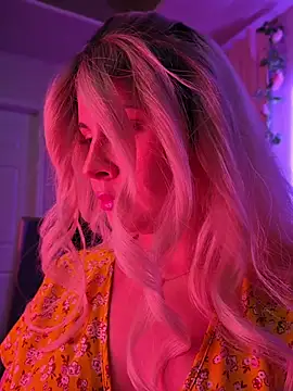 ItsAuroraBorealis online show from May 30, 12:06 am