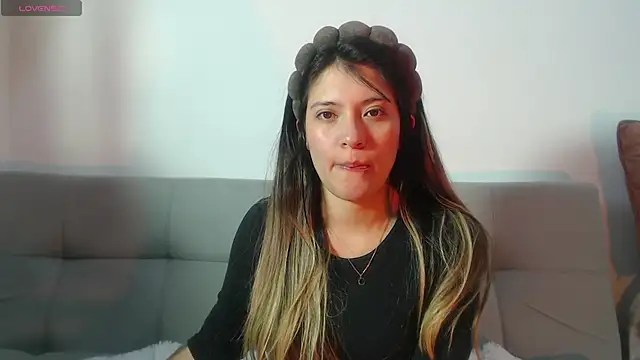 Snapshot of hannajonnes1 chatting on June 17, 1:27 am hannajonnes1 online show from June 17, 1:27 am