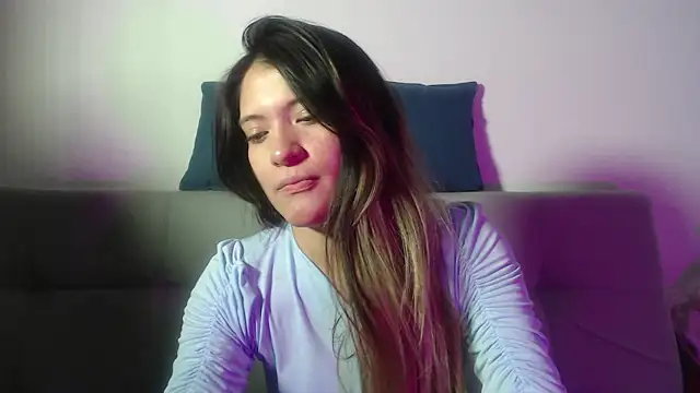 hannajonnes1 online show from April 15, 1:00 am