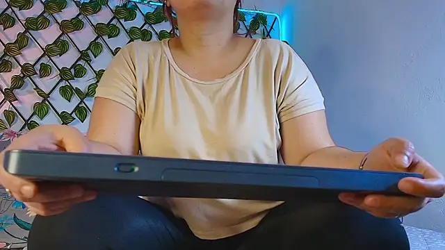 Mahia wilson online show from April 25, 3:42 am