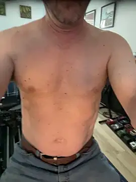 GeetarLuvver online show from April 5, 5:30 pm