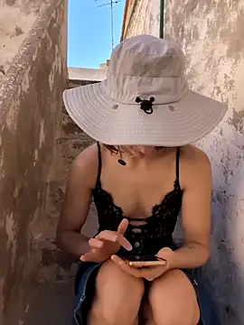 Julialexxxx online show from May 28, 8:11 am