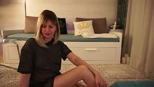 SweetLilTrouble online show from April 8, 9:05 pm