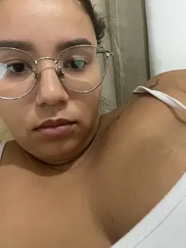 Snapshot of gabyzinha2030 chatting on April 5, 4:46 pm gabyzinha2030 online show from April 5, 4:46 pm