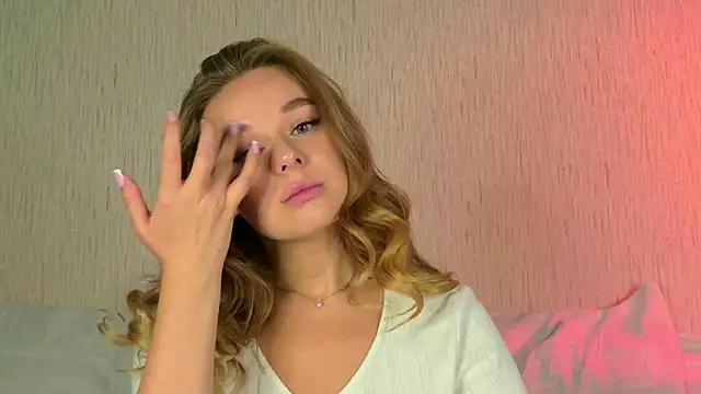 BeaEsmont online show from April 15, 7:47 am