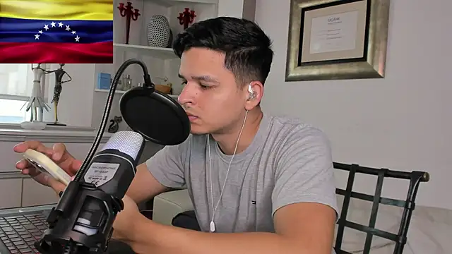 Snapshot of matrix1998 chatting on April 6, 10:00 pm matrix1998 online show from April 6, 10:00 pm