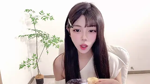 Snapshot of Kitteovo chatting on June 15, 11:43 am Kitteovo online show from June 15, 11:43 am