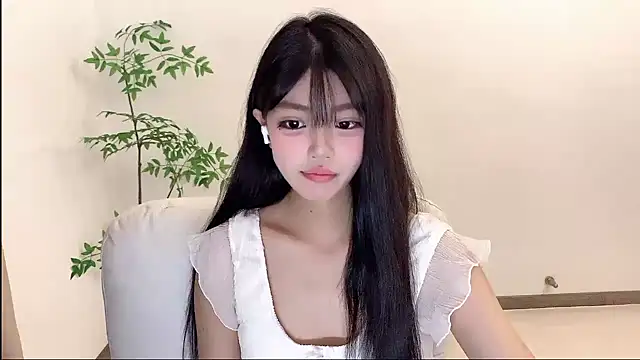 Snapshot of Kitteovo chatting on June 3, 10:05 am Kitteovo online show from June 3, 10:05 am