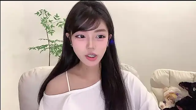 Snapshot of Kitteovo chatting on May 29, 9:48 am Kitteovo online show from May 29, 9:48 am