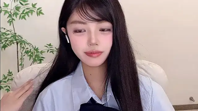 Snapshot of Kitteovo chatting on June 2, 9:42 am Kitteovo online show from June 2, 9:42 am