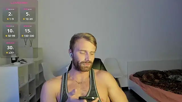 Snapshot of Paul_Rolex chatting on December 15, 9:42 pm Paul Rolex online show from December 15, 9:42 pm