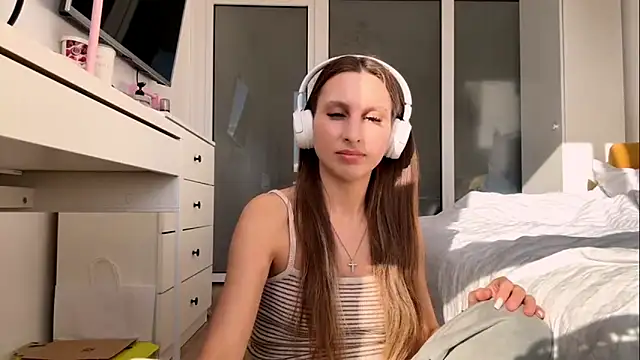 LynetteMerino online show from April 5, 1:18 pm