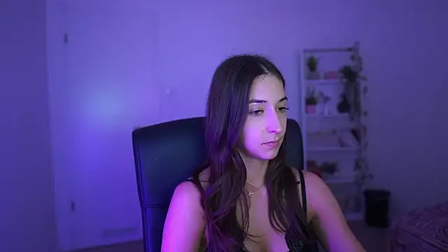 Crystalbrunette18 online show from April 9, 6:25 pm
