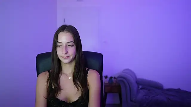 Snapshot of Crystalbrunette18 chatting on June 28, 5:30 pm Crystalbrunette18 online show from June 28, 5:30 pm