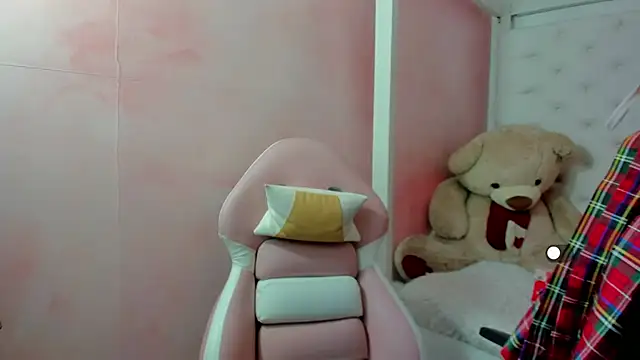 Snapshot of valentina__ortiz chatting on June 16, 7:47 pm valentina ortiz online show from June 16, 7:47 pm