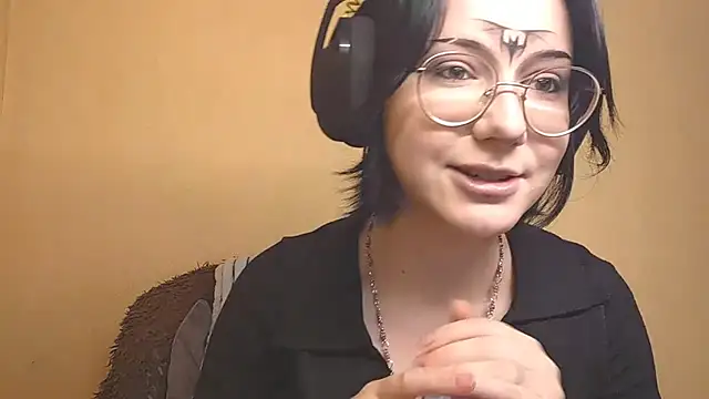 Snapshot of HighLense chatting on April 7, 7:21 am HighLense online show from April 7, 7:21 am