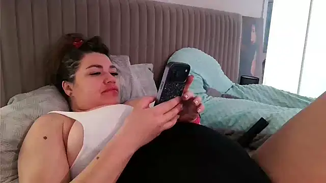 Snapshot of miss_preggie chatting on April 15, 6:34 pm miss preggie online show from April 15, 6:34 pm