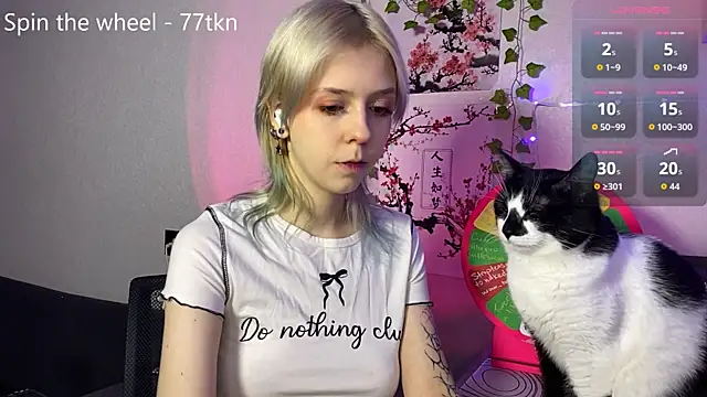 LunaBless online show from May 30, 9:31 pm