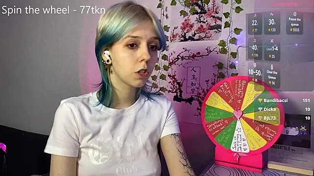 LunaBless online show from May 31, 9:59 pm