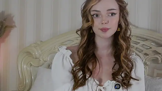 Snapshot of LianaGracee chatting on June 18, 8:57 am LianaGracee online show from June 18, 8:57 am
