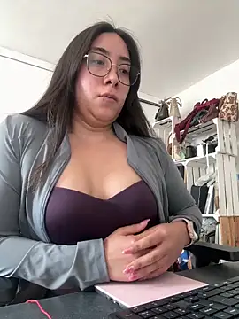 Snapshot of vampiralatina chatting on April 28, 4:22 pm vampiralatina online show from April 28, 4:22 pm