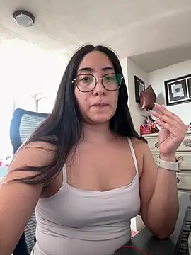 Snapshot of vampiralatina chatting on May 13, 4:58 pm vampiralatina online show from May 13, 4:58 pm