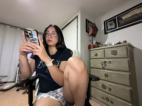 Snapshot of vampiralatina chatting on May 24, 4:23 am vampiralatina online show from May 24, 4:23 am