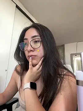 Snapshot of vampiralatina chatting on June 1, 6:18 pm vampiralatina online show from June 1, 6:18 pm