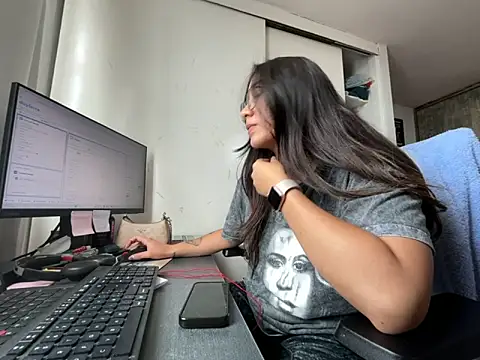 Snapshot of vampiralatina chatting on June 5, 6:46 pm vampiralatina online show from June 5, 6:46 pm