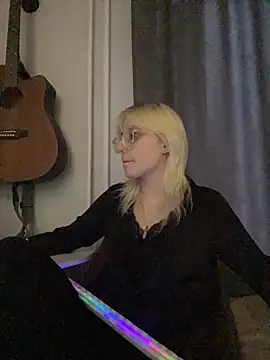 Picxel  online show from April 7, 2:35 am