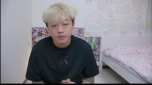 Snapshot of Zhuguli-001 chatting on April 7, 2:41 pm Zhuguli-001 online show from April 7, 2:41 pm