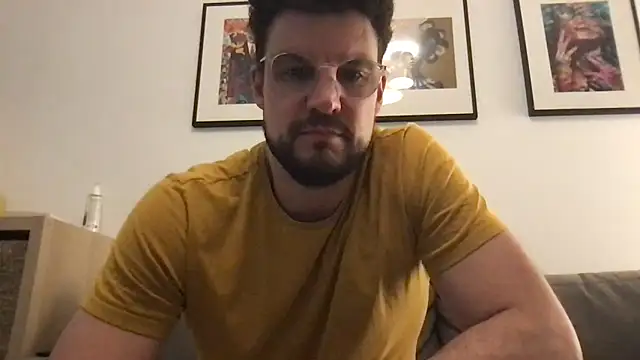 YoloNude online show from April 9, 8:59 pm