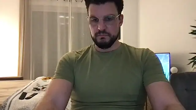 YoloNude online show from April 10, 8:38 pm