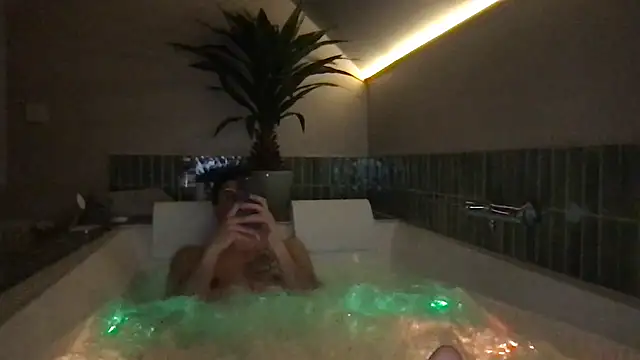 YoloNude online show from April 12, 9:18 pm