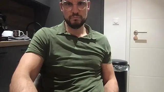 YoloNude online show from April 7, 8:32 pm