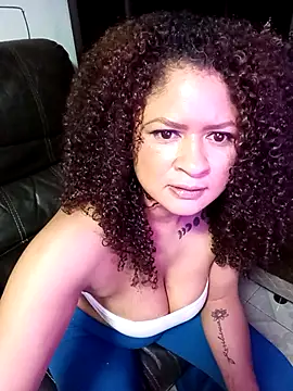 Snapshot of JessyFon chatting on April 20, 12:02 am JessyFon online show from April 20, 12:02 am