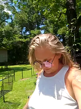 Snapshot of Blondejenn chatting on June 29, 6:51 pm Blondejenn online show from June 29, 6:51 pm